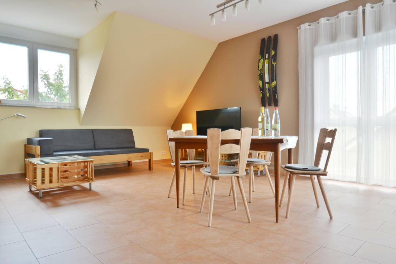 Rieslingstube Bei Britta & Joachim Apartment Undenheim Bagian luar foto